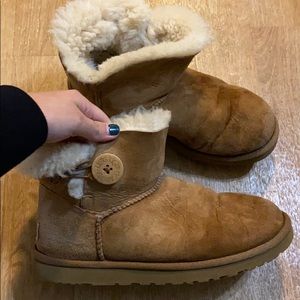 Mini Bailey Button Brown Ugg’s